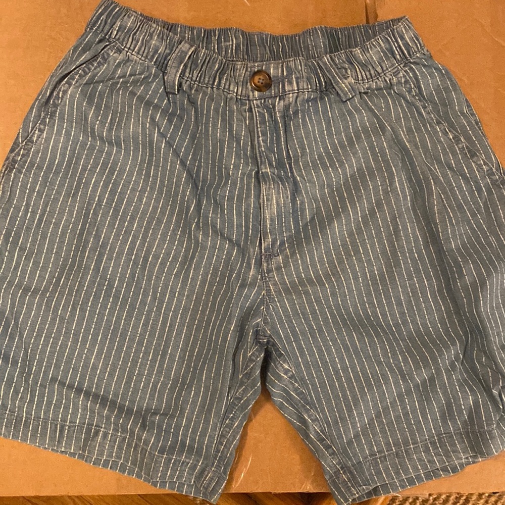 Chubbies. blue with white stripes. Size M 7 inch inseam
